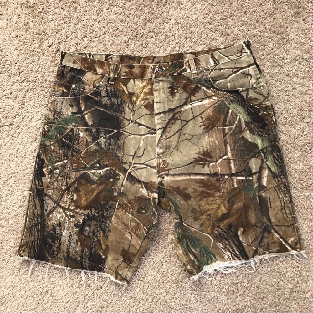 Real tree camo Wrangler pro gear cut off shorts
